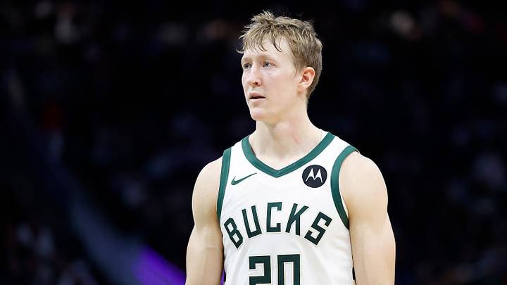 Detroit Pistons v Milwaukee Bucks