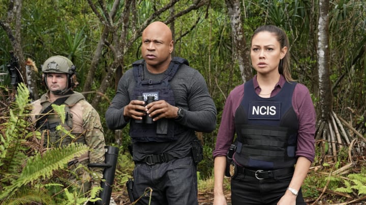 “Crash and Burn” – Following the crash of a prisoner transport plane, the NCIS team must find the convicts that escaped onto the island. Meanwhile, Sam Hanna and Tennant are tasked with locating a high-profile Russian prisoner known as “The Chemist,” on the conclusion of the two-part season three premiere of the CBS Original series NCIS: HAWAI’I, Monday, Feb. 19 (10:00-11:00 PM, ET/PT) on the CBS Television Network, and streaming on Paramount+ (live and on demand for Paramount+ with SHOWTIME
