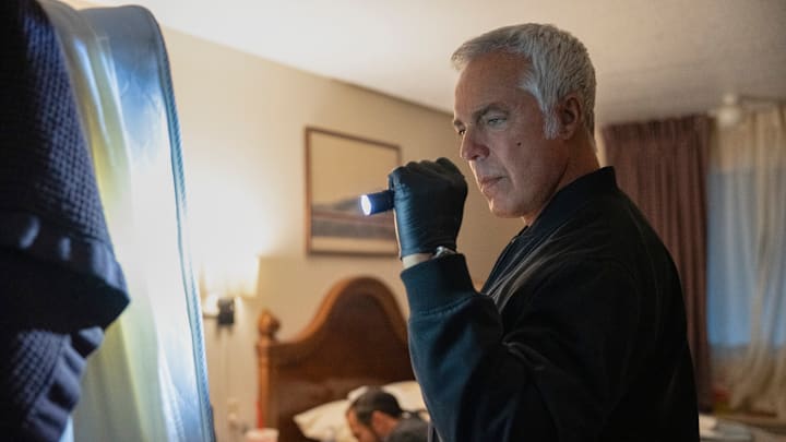 Maurice ‘Mo” Bassi (Stephen A. Chang) and Harry Bosch (Titus Welliver) in BOSCH: LEGACY Photo Credit: Greg Gayne/Prime © Amazon Content Services LLC