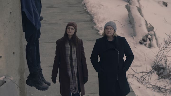 THE HANDMAID’S TALE - “The Handmaid’s Tale” - June reflects on her experiences in Gilead and decides what to do next. (Disney/Steve Wilkie)
ALEXIS BLEDEL, ELISABETH MOSS