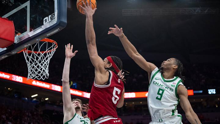 Indiana Hoosiers forward Malik Reneau (5) goes up for a shot Thursday, March 13, 2025, against the Oregon Ducks during the 2025 TIAA Big Ten Men’s Basketball Tournament at Gainbridge Fieldhouse in Indianapolis.
