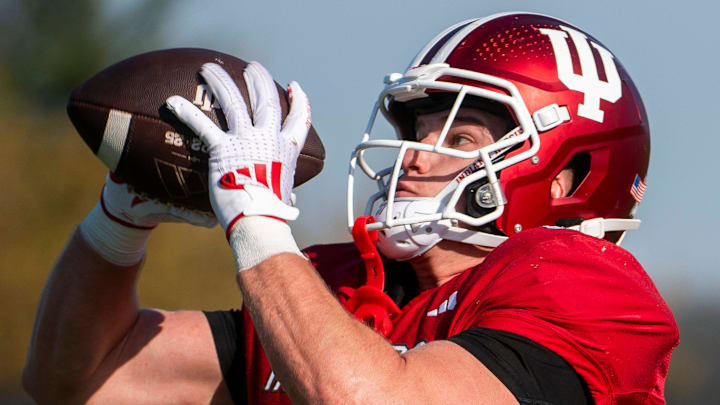Indiana's Sam West (88) makes a catch during spring football practice on Thursday, April 10, 2025.