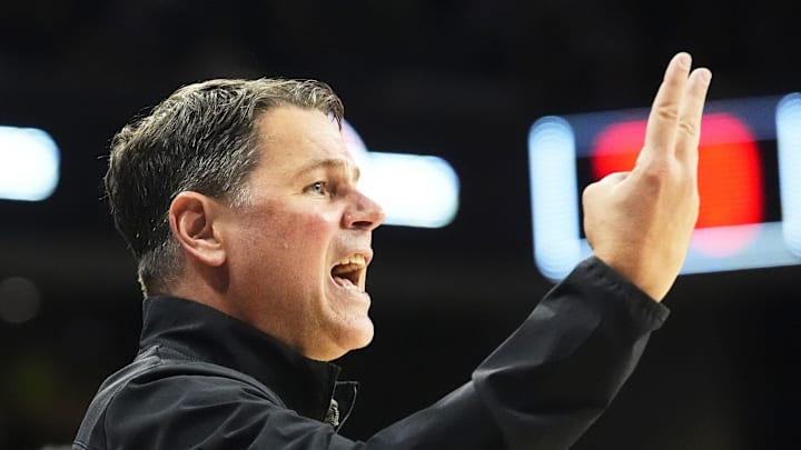 Purdue Fort Wayne Mastodons head coach Jon Coffman 