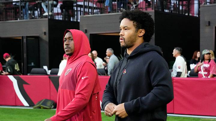 Arizona Cardinals quarterback Kyler Murray (right) arrives on the field for the Los Angeles Rams game at State Farm Stadium on Dec 7, 2025, in Glendale, Ariz.