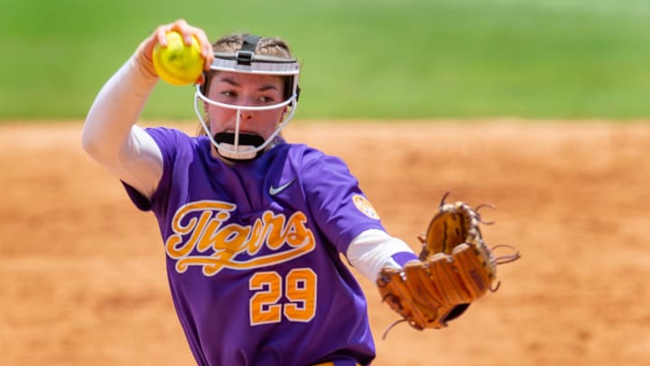 Former LSU Pitcher Sydney Berzon Commits to Oklahoma