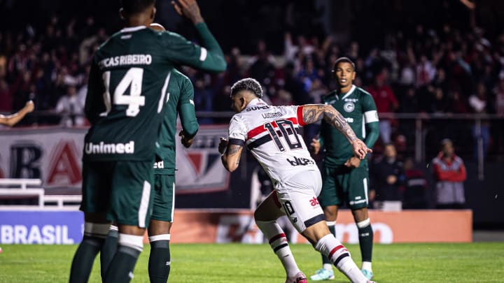 Luciano comemora gol diante do Goiás pelas oitavas de final da Copa do Brasil