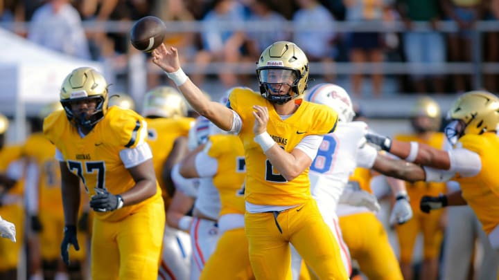 St. Thomas Aquinas QB Andrew Indorf found Julius Jones Jr. for a 54-yard TD against Bishop Gorman on Saturday.