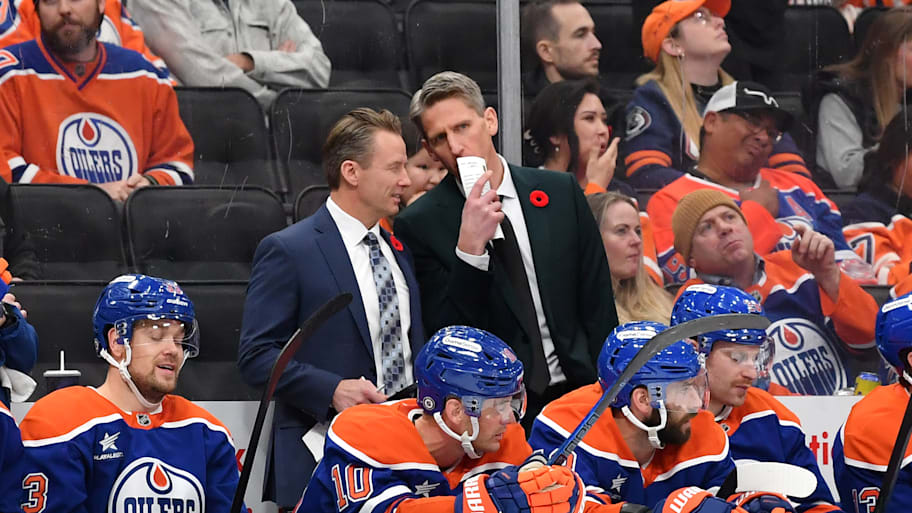 Edmonton Oilers assistant Glen Gulutzan and head coach Kris Knoblauch talk on the bench. | Andy Devlin/NHLI via Getty Images
