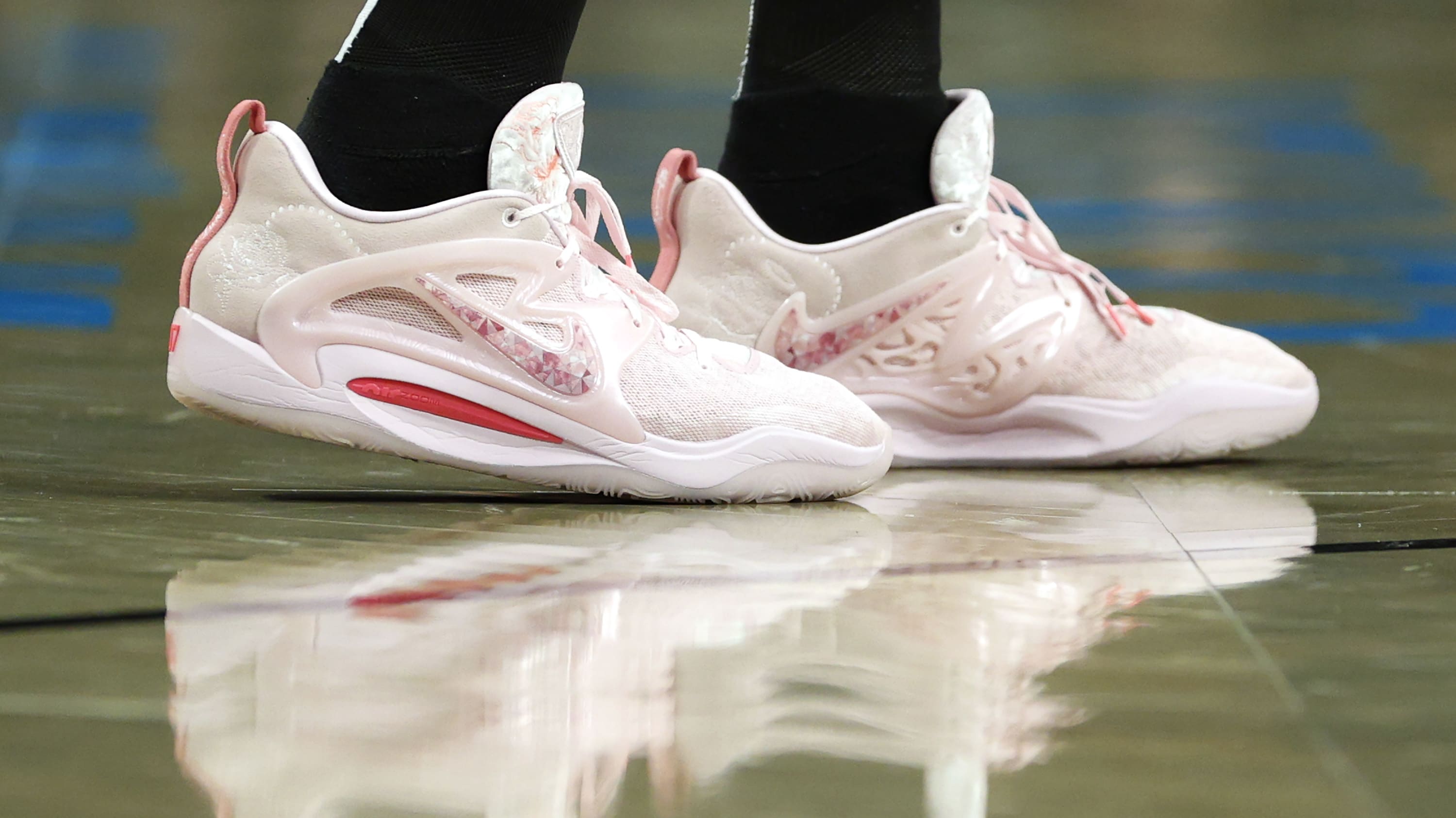 Kevin durant hot pink shoes shop