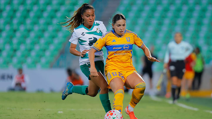 Santos Laguna v Tigres UANL - Liga MX Femenil 2025