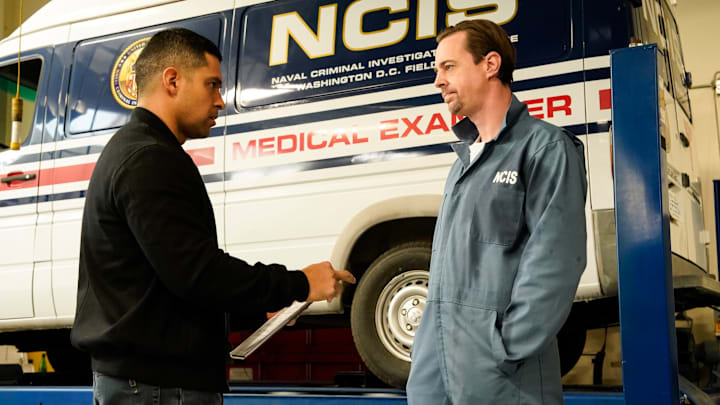 “Lifeline” – When the NCIS team engages in Walk-A-Mile Day to gain a new perspectives on different departments, things take a turn when Kasie receives a distress call from a mysterious man, on the CBS Original series NCIS, Thursday, Feb. 26 (9:00-10:00 PM, ET/PT) on the CBS Television Network, and streaming on Paramount+ (live and on demand for Paramount+ with SHOWTIME subscribers, or on demand for Paramount+ Essential subscribers the day after the episode airs)*. Pictured (L-R): Wilmer
