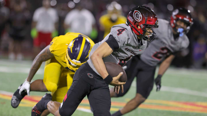 Centennial's Husan Longstreet evades a defender during the 2023 Honor Bowl game against Punahou (HI) in San Diego. Steven Silva/SBLive