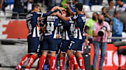 Jugadores de Rayados de Monterrey celebran un gol.