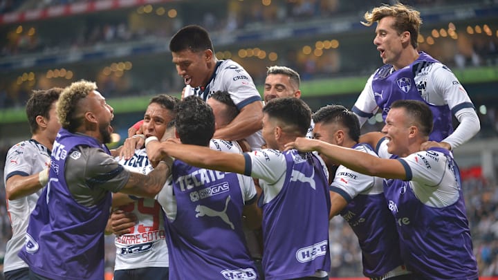 La plantilla de Monterrey celebra uno de los tantos frente al San Luis. La plantilla de Monterrey celebra uno de los tantos frente al San Luis.
