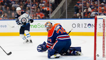 Winnipeg Jets v Edmonton Oilers
