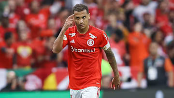 Alan Patrick cumpre suspensão na Arena MRV 