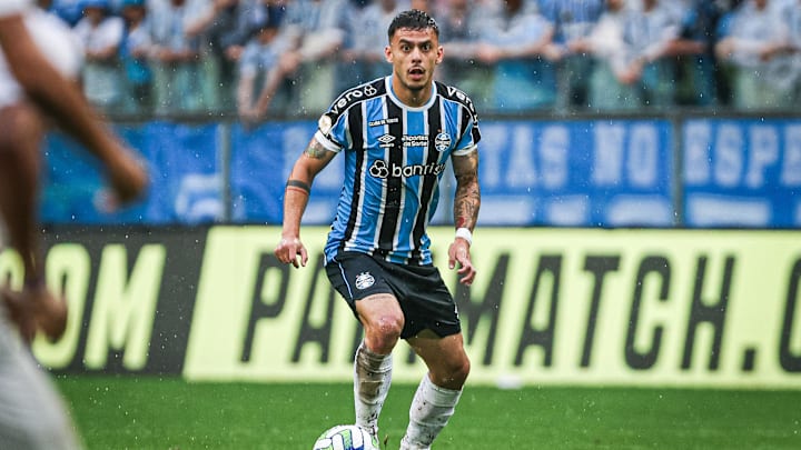 Felipe Carballo em partida do Grêmio em 2023