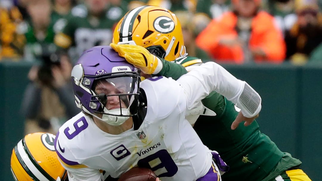 Green Bay Packers linebacker Isaiah McDuffie (58) and defensive tackle Warren Brinson (91) sack Minnesota Vikings quarterback J.J. McCarthy (9) on Sunday, November 23, 2025, at Lambeau Field in Green Bay, Wis. The Packers defeated the Vikings 23-6.
Wm. Glasheen USA TODAY NETWORK-Wisconsin