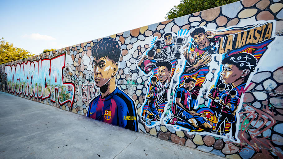 A mural for Lamine Yamal with his new shirt number was unveiled in his home town of Rocafonda, Catalonia. | FC Barcelona on X