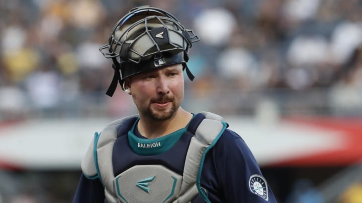 Seattle Mariners catcher Cal Raleigh (29) looks to the Mariners dugout against the Pittsburgh Pirates during the fourth inning at PNC Park on Aug 16.