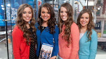 Robert Wagner And The Duggar Family Visit "Extra"