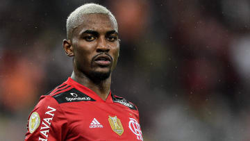 O lateral-esquerdo Ramon, do Flamengo, se envolveu em um acidente de trânsito no Rio de Janeiro. Dirigentes do Fla expõem apoio ao jovem. 