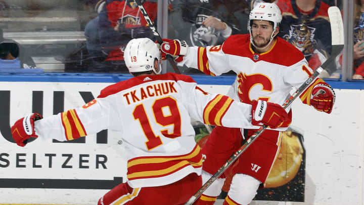 Calgary Flames vs Carolina Hurricanes odds, prop bets and predictions for NHL game tonight. 