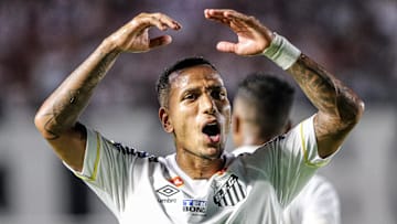 Otero ficou fora da semifinal por ter de cumprir suspensão, mas agora está liberado para jogar.