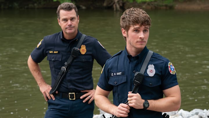 CHRIS O'DONNELL, MICHAEL PROVOST in 9-1-1: NASHVILLE on ABC.