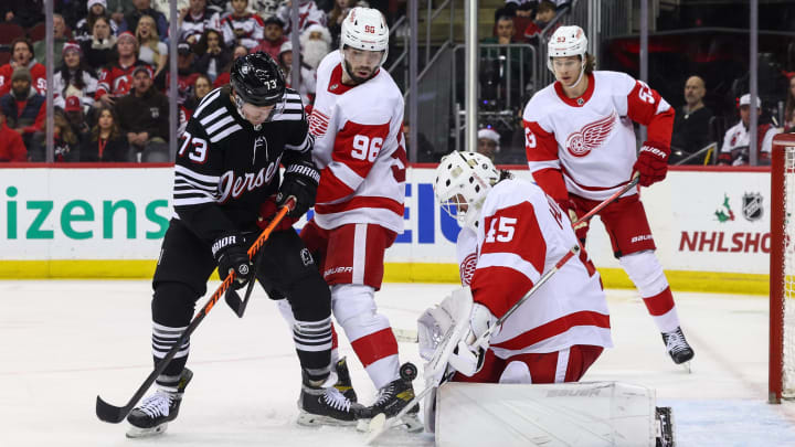 The Detroit Red Wings run out of gas in New Jersey lose 3-2 to the Devils