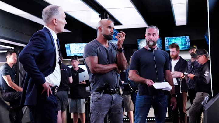 “Open Season” – 20-Squad must race to uncover a dangerous enemy intent on revenge. Also, Deacon and Tan butt heads over Tan’s changes to SWAT academy, on S.W.A.T., Friday, Jan. 31 (10:00-11:00 PM, ET/PT) on the CBS Television Network, and streaming on Paramount+. Series star Jay Harrington directs. Pictured (L-R): Patrick St. Esprit as Commander Robert Hicks, Shemar Moore as Daniel “Hondo” Harrelson and Jay Harrington as David "Deacon" Kay. Photo: Bill Inoshita/Sony Pictures Television/CBS
