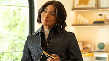 911 - Angela Bassett (Disney/Ray Mickshaw) 