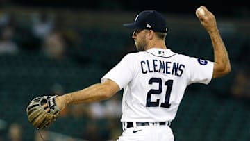 Kody Clemens se desempeña como infielder