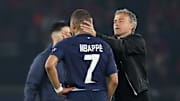 Luis Enrique et Kylian Mbappé lorsqu'il était encore un joueur du Paris Saint-Germain 