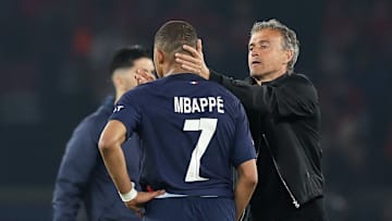 Luis Enrique et Kylian Mbappé lorsqu'il était encore un joueur du Paris Saint-Germain 