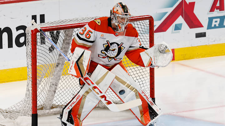 Anaheim Ducks netminder John Gibson reportedly wants to join the Edmonton Oilers but only if he becomes the starter.