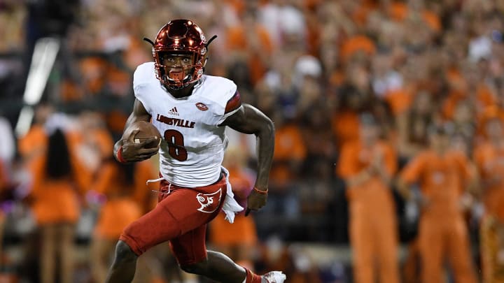 Lamar Jackson #8 of the Louisville Cardinals in action against the Clemson Tigers during the game at Memorial Stadium on October 1, 2016 in Clemson, South Carolina.