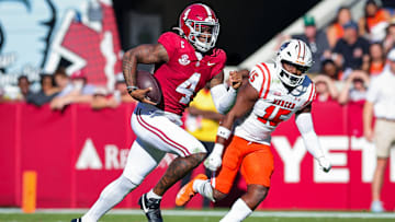 Jalen Milroe running the ball against Mercer