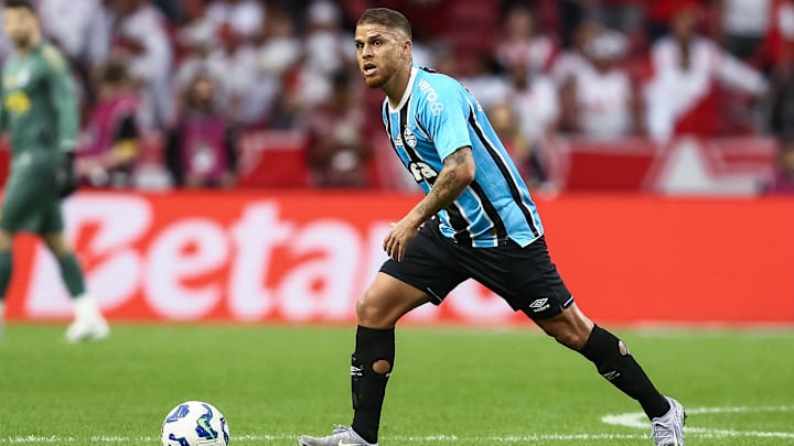 Cuéllar pode ganhar oportunidade no XI inicial do Grêmio. Cuéllar pode ganhar oportunidade no XI inicial do Grêmio.