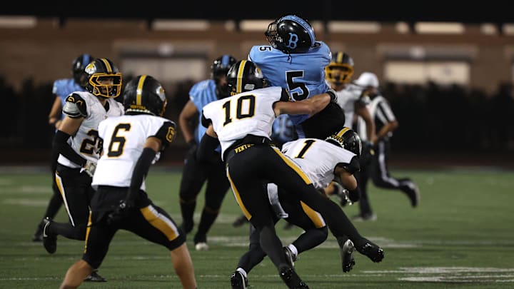 Four-star Oregon linebacker commit Tristan Phillips (10) lays a hit on an opposing receiver. Yesterday he trolled Washington, USC and UCLA like a veteran Duck.