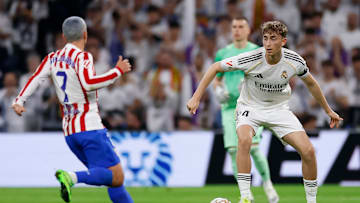 Dean Huijsen se confie sur sa première saison en tant que madrilène. Dean Huijsen se confie sur sa première saison en tant que madrilène.