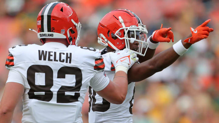 Cleveland Browns wide receiver Jamari Thrash (80) celebrates a first down catch with Cleveland Browns tight end Treyton Welch (82) during the second half of an NFL preseason football game at Cleveland Browns Stadium, Saturday, Aug. 10, 2024, in Cleveland, Ohio.