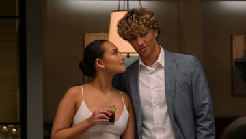 Belly (Lola Tung), Jeremiah (Gavin Casalegno) in THE SUMMER I TURNED PRETTY Photo: Erika Doss © AMAZON CONTENT SERVICES LLC