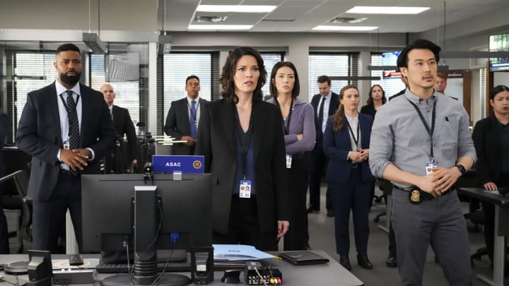 “Heroes” – The team jumps into action when JOC analyst Kelly Moran is taken hostage, on the CBS Original series FBI, Tuesday, Jan. 10 (8:00-9:00 PM, ET/PT) on the CBS Television Network, and available to stream live and on demand on Paramount+. Pictured (L-R): Roshawn Franklin as Agent Hobbs, Alana De La Garza as Special Agent in Charge Isobel Castille, Vedette Lim as Elise Taylor, and James Chen as Ian Lim. Photo: Bennett Raglin/CBS ©2022 CBS Broadcasting, Inc. All Rights Reserved.