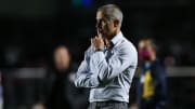 Sob pressão, Sylvinho sabe que o desempenho do Corinthians diante do Internacional pode determinar seu futuro