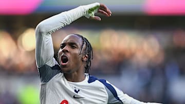 Mathys Tel im Einsatz für Tottenham