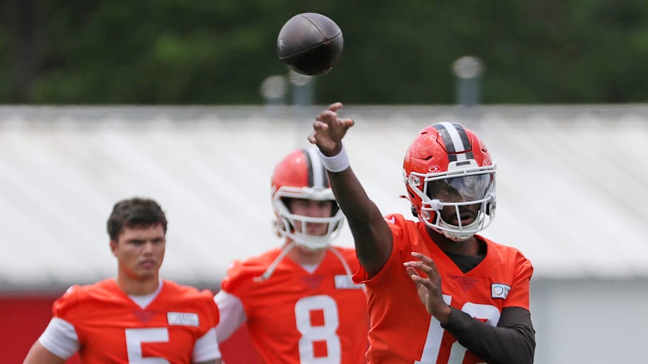 Cleveland Browns quarterback Shedeur Sanders (12) throws as rookie quarterback Dillon Gabriel (5) and Kenny Pickett (8) look on during practice at NFL minicamp. | Jeff Lange / USA TODAY NETWORK via Imagn Images