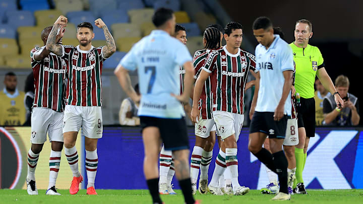 Everaldo marcou um e depois perdeu pênalti Everaldo marcou um e depois perdeu pênalti