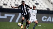 Lateral-direito se destaca pelos desarmes