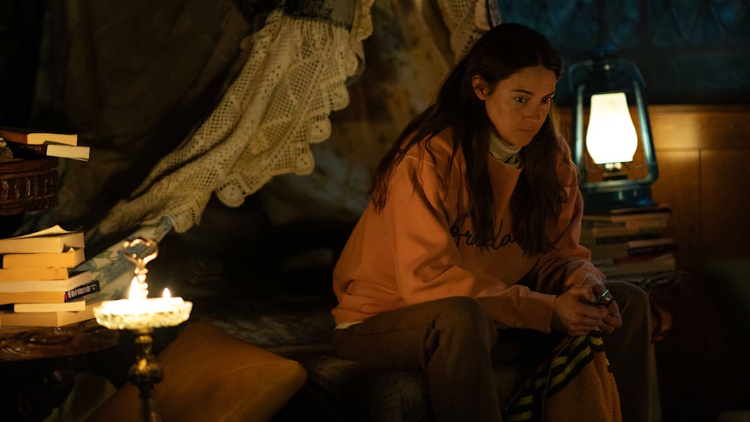 PARADISE - “First Look” (Disney/Ser Baffo)
SHAILENE WOODLEY